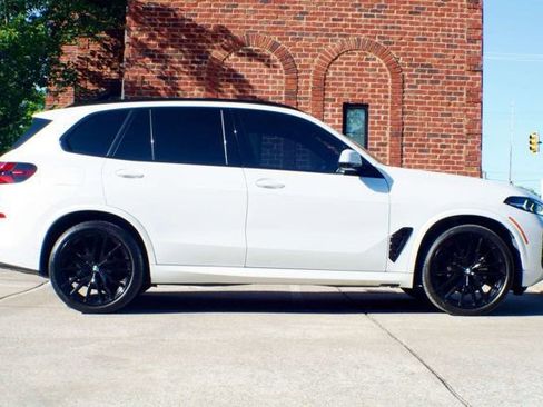 Used 2024 BMW X5 xDrive40i w/ M Sport Package AWD/4WD image 4