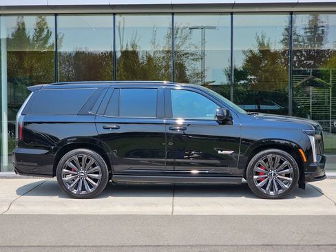 Certified 2026 Cadillac Escalade V w/ LPO, Floor Liner Package AWD/4WD image 6