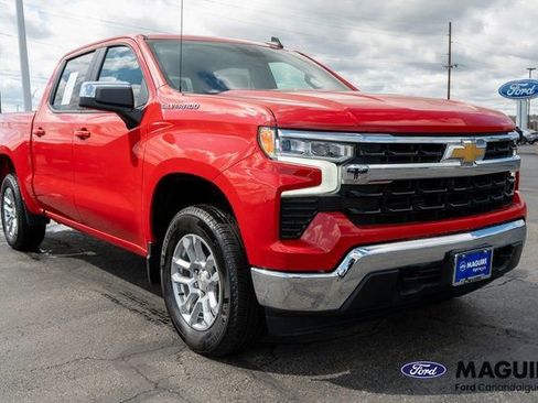 Used 2023 Chevrolet Silverado 1500 LT AWD/4WD image 4