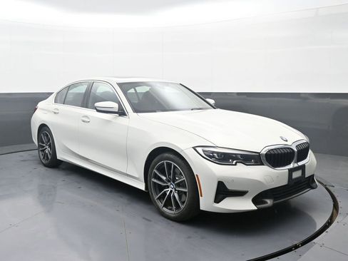 Used 2021 BMW 330i xDrive Sedan w/ Convenience Package AWD/4WD image 3