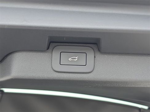 New 2026 Land Rover Discovery Limited Edition image 14