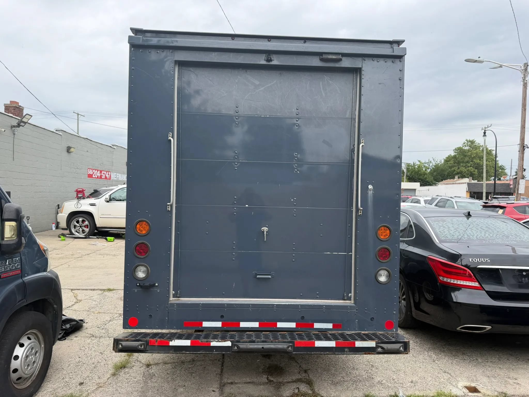 Used 2021 Ford Transit 350 DRW RWD image 4