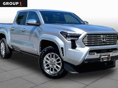 Used 2025 Toyota Tacoma Limited AWD/4WD image 3