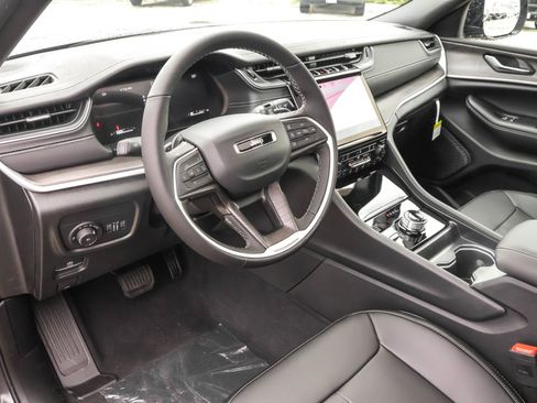 New 2025 Jeep Grand Cherokee L Limited image 3