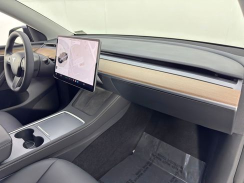 Used 2024 Tesla Model Y Performance image 15