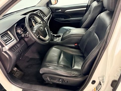 Used 2016 Toyota Highlander XLE AWD/4WD image 15