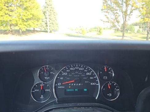 Used 2015 Chevrolet Express 2500 RWD image 19