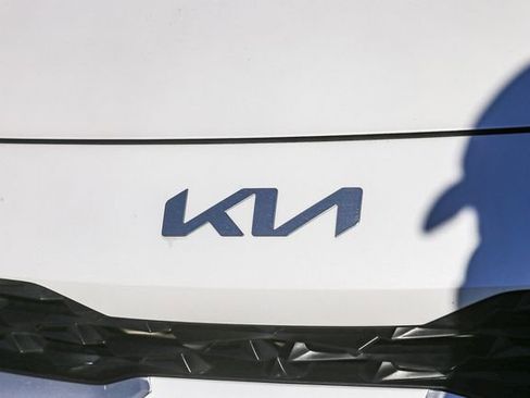 Used 2023 Kia Forte LXS image 7