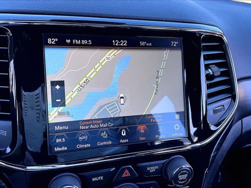 Used 2021 Jeep Grand Cherokee Laredo X image 35