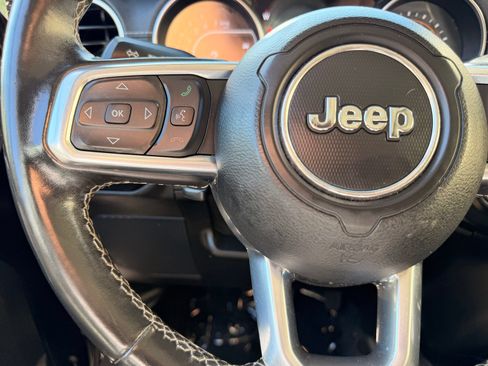 Used 2019 Jeep Wrangler Unlimited Sahara AWD/4WD image 34