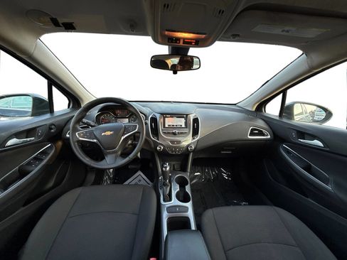 Used 2018 Chevrolet Cruze LT FWD image 22