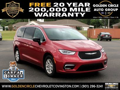 Used 2025 Chrysler Pacifica Select