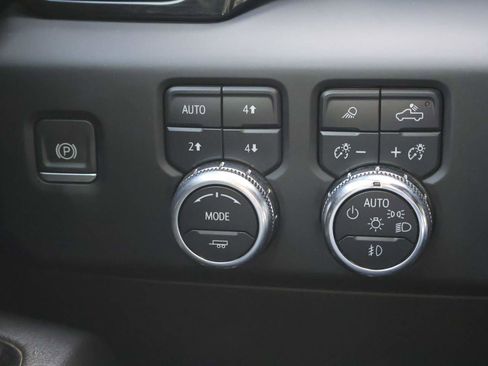 Used 2023 GMC Sierra 1500 AT4 w/ AT4 Premium Package AWD/4WD image 17