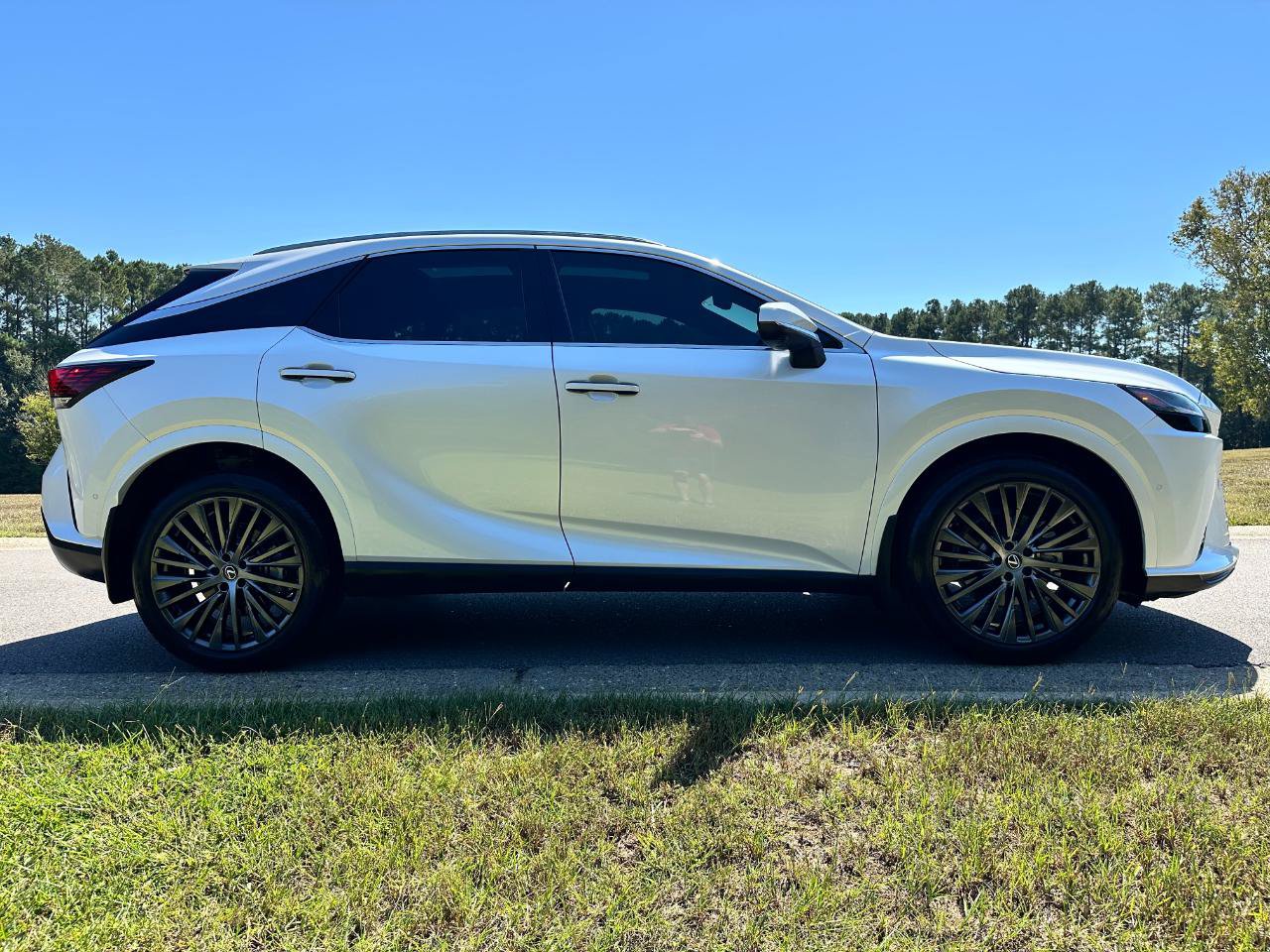 Used 2023 Lexus RX 350 FWD w/ Cold Area Package image 4