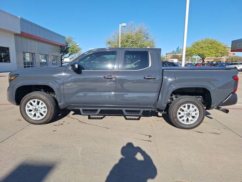Used 2025 Toyota Tacoma SR image 3
