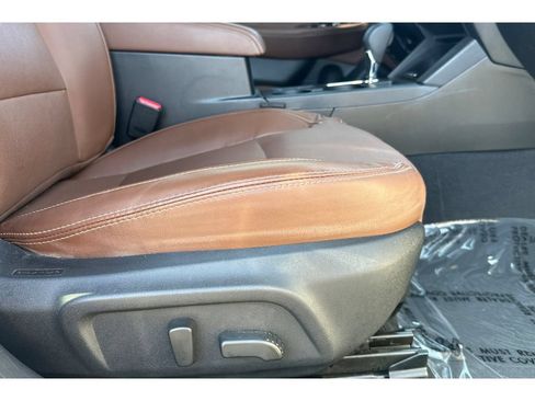 Used 2017 Subaru Outback 3.6R Touring AWD/4WD image 23