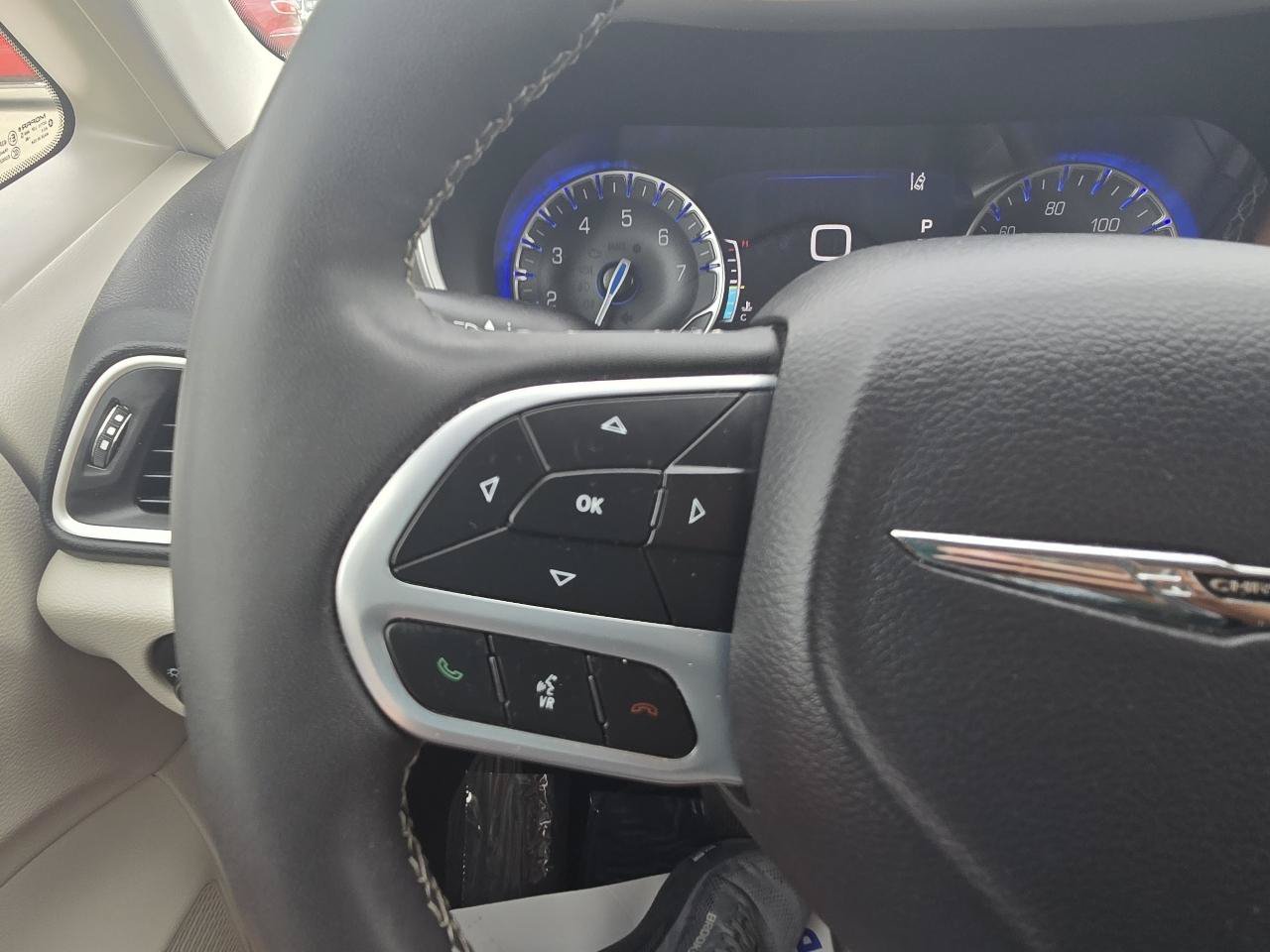 Used 2023 Chrysler Pacifica Touring-L FWD image 29