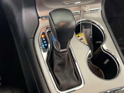 Used 2022 Jeep Grand Cherokee Laredo X image 16