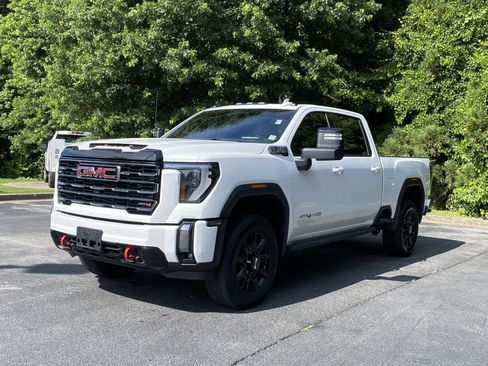 Used 2024 GMC Sierra 2500 AT4 w/ Technology Package AWD/4WD image 5