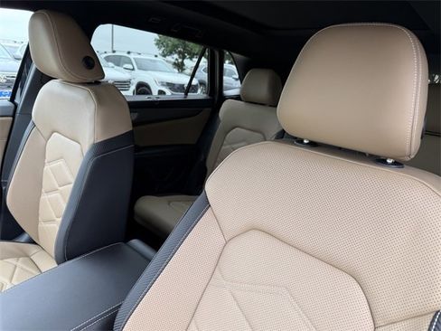 Certified 2025 Volkswagen Atlas Cross Sport SE image 11