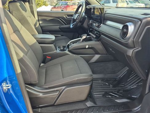 Used 2023 Chevrolet Colorado LT w/ LT Convenience Package II image 32