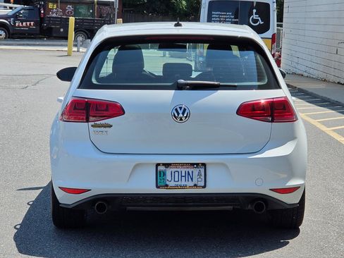 Used 2015 Volkswagen Golf 4-Door FWD image 6