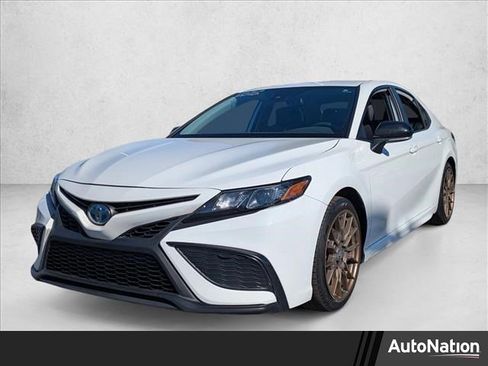 Used 2023 Toyota Camry SE image 1