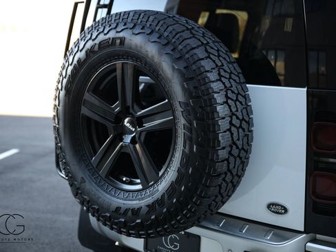 Used 2021 Land Rover Defender 110 SE image 19