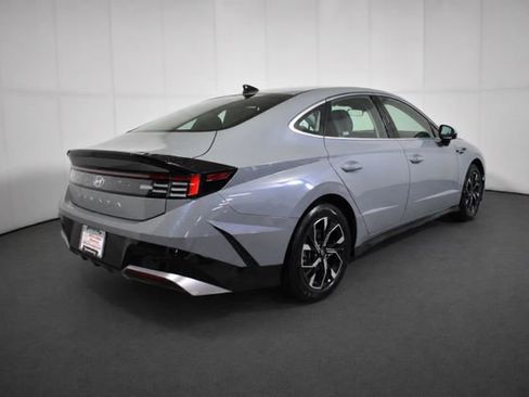 Used 2025 Hyundai Sonata SEL FWD image 4