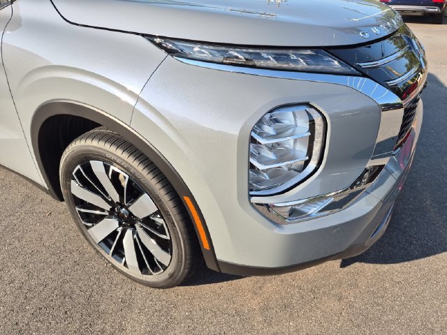 New 2026 Mitsubishi Outlander SE FWD image 9