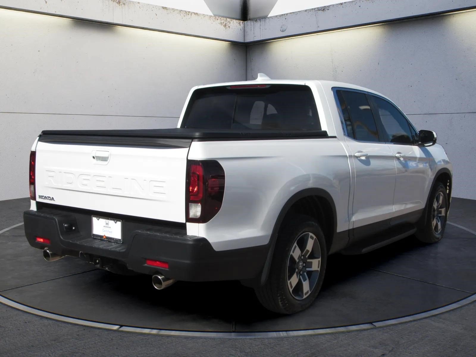 Certified 2025 Honda Ridgeline RTL image 5