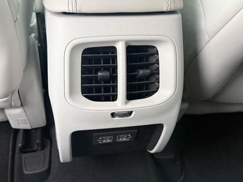 Used 2021 Jeep Cherokee Latitude Plus image 28