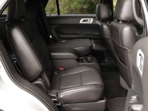 Used 2014 Ford Explorer XLT w/ Equipment Group 202A FWD image 29
