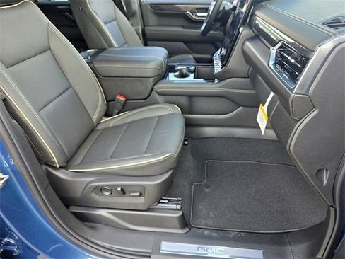 New 2026 GMC Yukon XL Elevation image 16