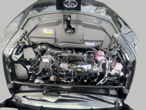 Used 2024 Toyota Prius XLE FWD image 7