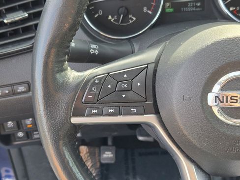 Used 2017 Nissan Rogue SL w/ SL Premium Package image 30