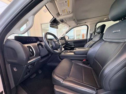 Used 2025 Ford Expedition Platinum AWD/4WD image 22