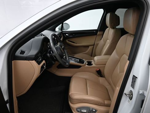 Certified 2023 Porsche Macan AWD/4WD image 7