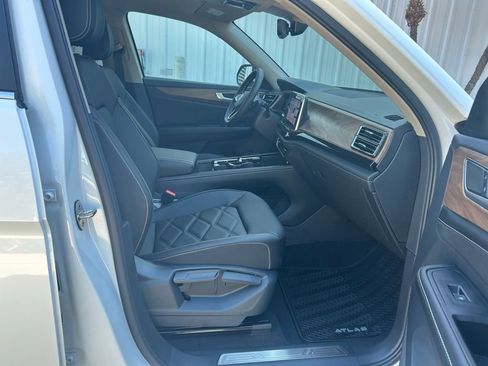 New 2026 Volkswagen Atlas SE image 29