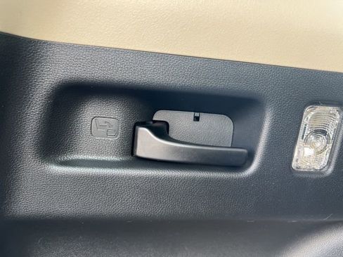 Used 2018 Honda CR-V LX image 10