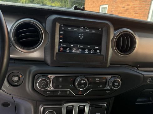 Used 2021 Jeep Wrangler Sport image 9