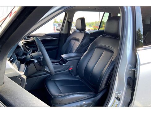Used 2023 Jeep Grand Cherokee L Limited AWD/4WD image 23