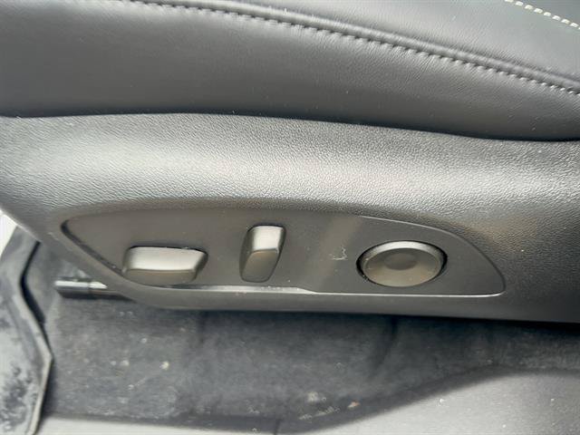 Used 2026 GMC Acadia Elevation w/ Elevation Premium Package FWD image 12