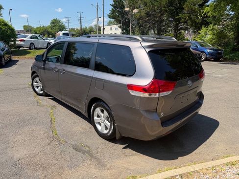 Used 2011 Toyota Sienna LE FWD image 5