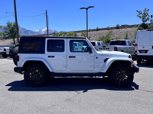 Used 2023 Jeep Wrangler Unlimited Sahara w/ Cold Weather Group AWD/4WD image 7