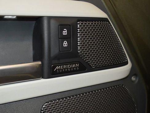 Used 2023 Land Rover Defender 110 SE AWD/4WD image 19