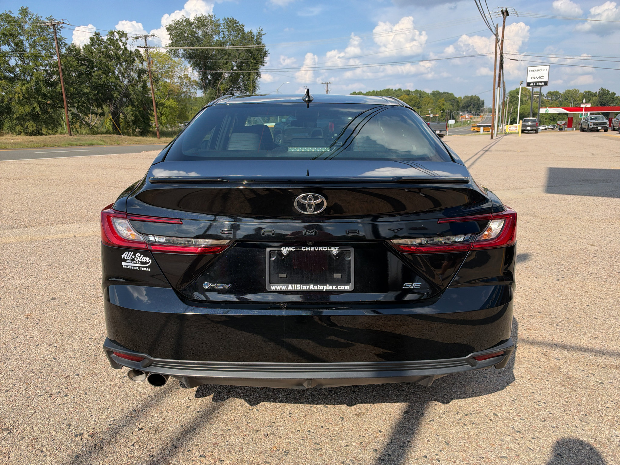 Used 2025 Toyota Camry SE FWD image 9
