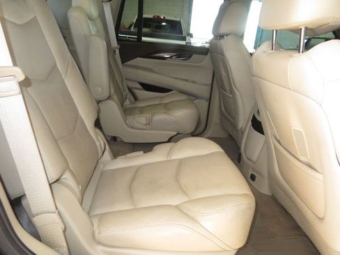 Used 2017 Cadillac Escalade Premium Luxury image 28