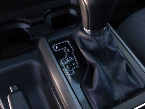 Used 2016 Toyota Tacoma TRD Sport image 35