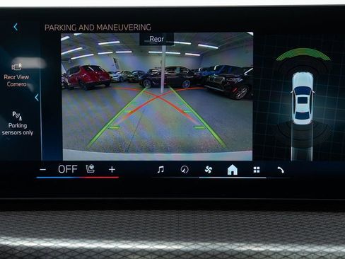 Used 2025 BMW 330i xDrive Sedan w/ Convenience Package image 18